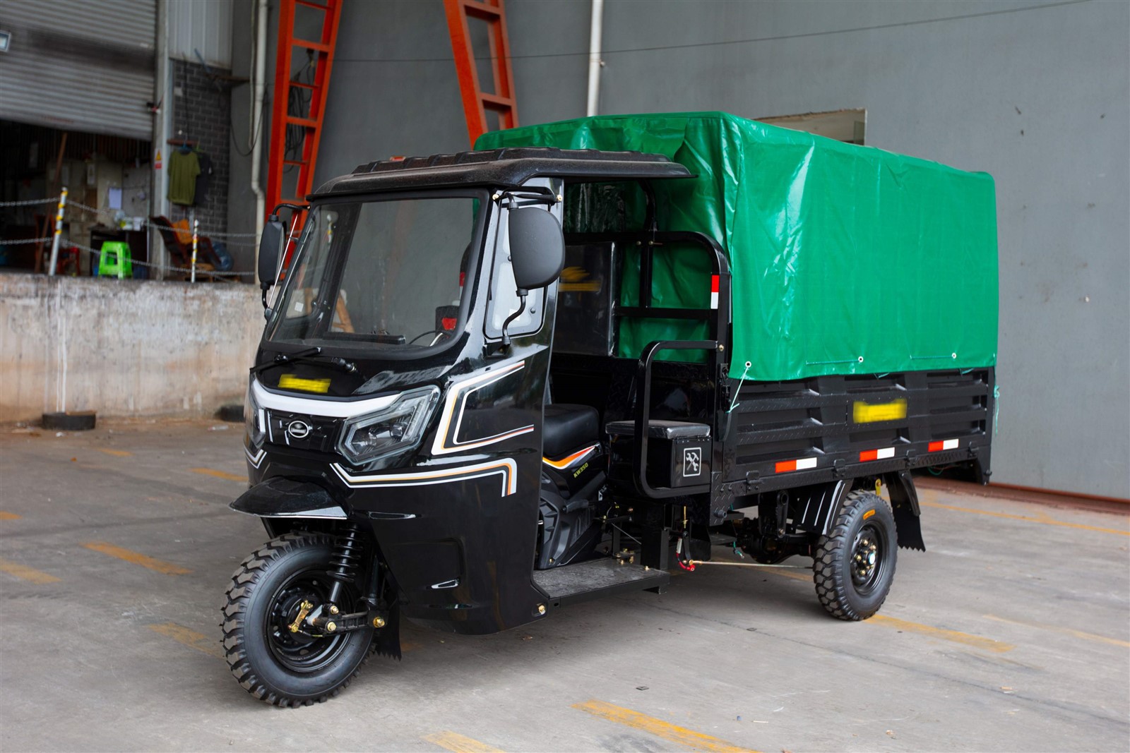 150cc Cabin Tricycle 150cc Cabin Tricycle