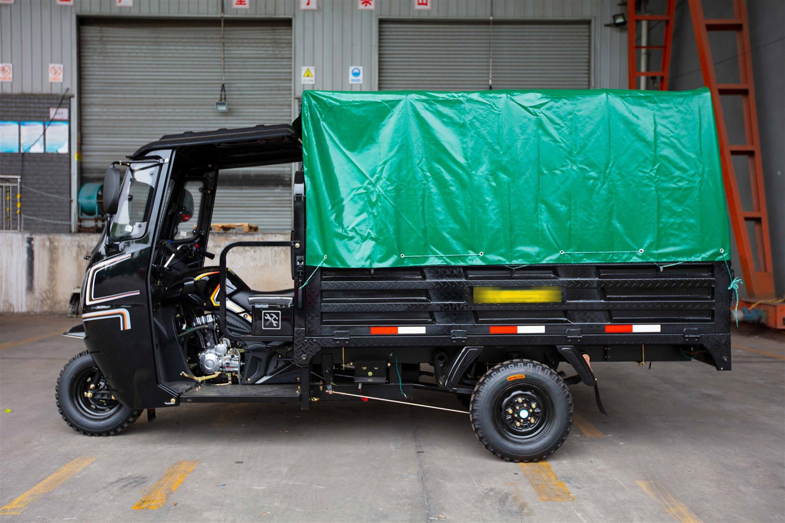 200cc Cabin Tricycle 200cc Cabin Tricycle